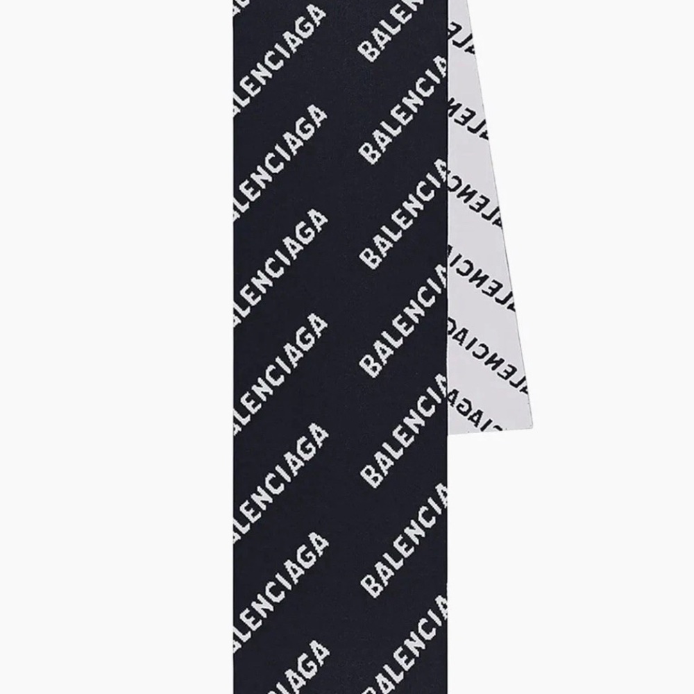 Balenciaga Wool Knit All Over Pattern Navy & White Scarf. Brand New & Authentic